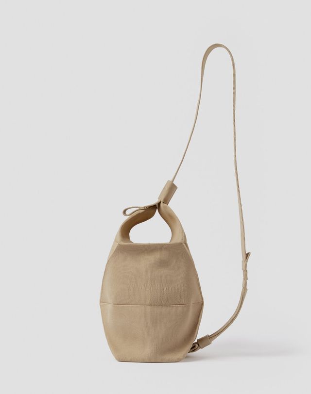 조셉앤스테이시 Lucky Pleats Knit Off City Bucket Sling (ALL) 착용컷
