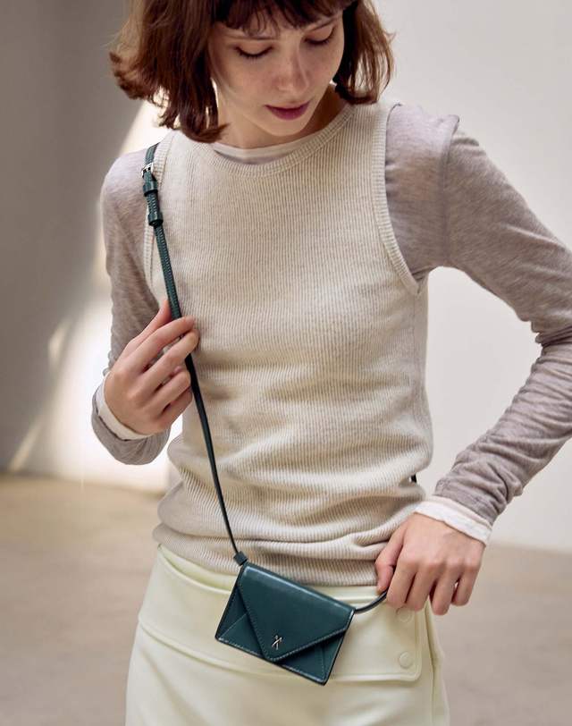 조셉앤스테이시 Easypass Amante Belt Bag Deep Green 착용컷