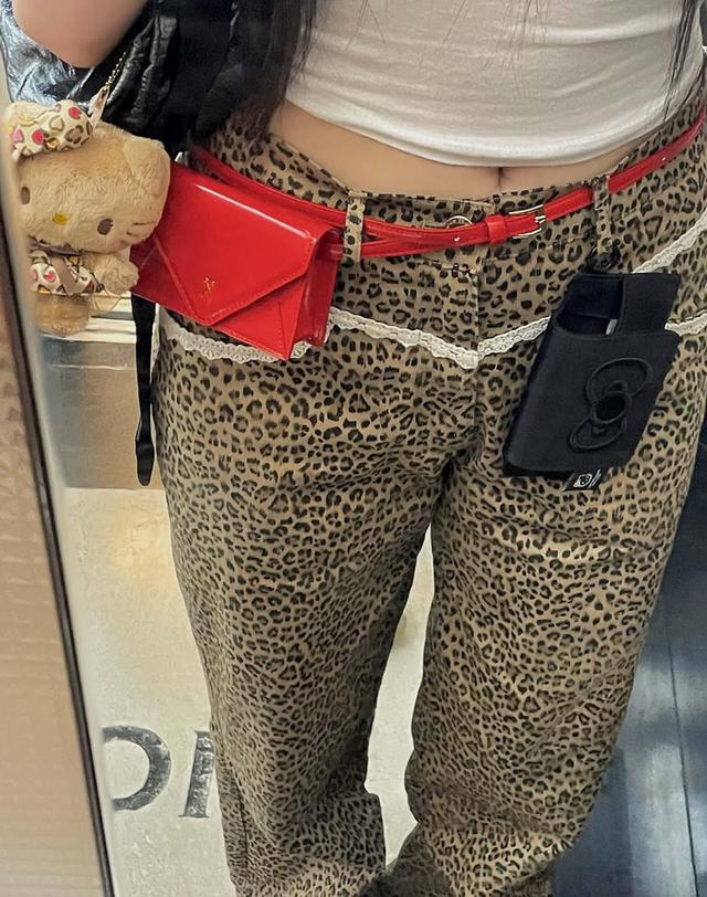 조셉앤스테이시 Easypass Amante Belt Bag Apple 착용컷