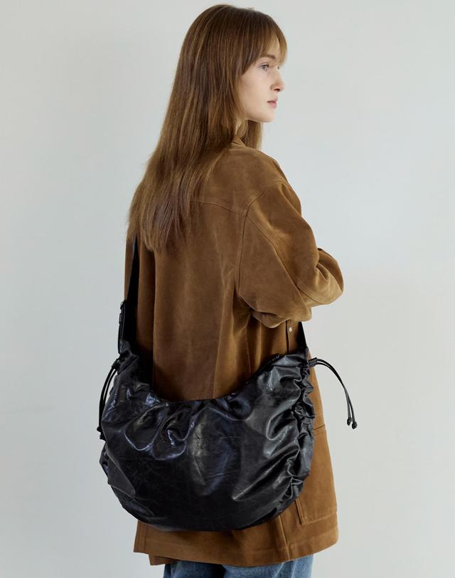 조셉앤스테이시 Daily Wrinkle Bag L_Faux Leather Black 착용컷
