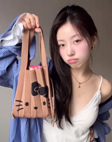 Lucky Pleats Knit S Hello Kitty Tan Brown