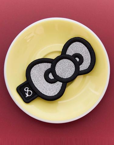 Lucky Hello Kitty Ribbon Embroidery Wappen Platinum
