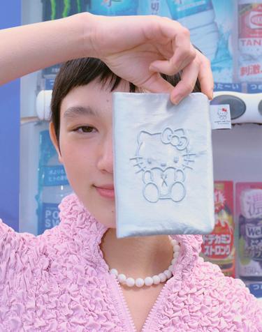 Sleek Travel Wallet Hello Kitty Silver
