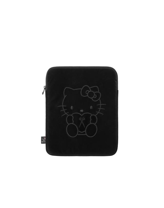 조셉앤스테이시 Haze Tablet Pouch 11 inch Hello Kitty Black 착용컷