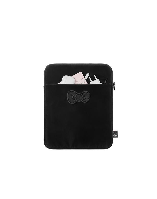 조셉앤스테이시 Haze Tablet Pouch 11 inch Hello Kitty Black 착용컷