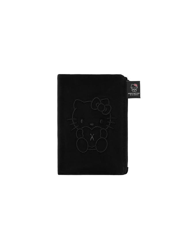 조셉앤스테이시 Haze Travel Wallet Hello Kitty Black 착용컷
