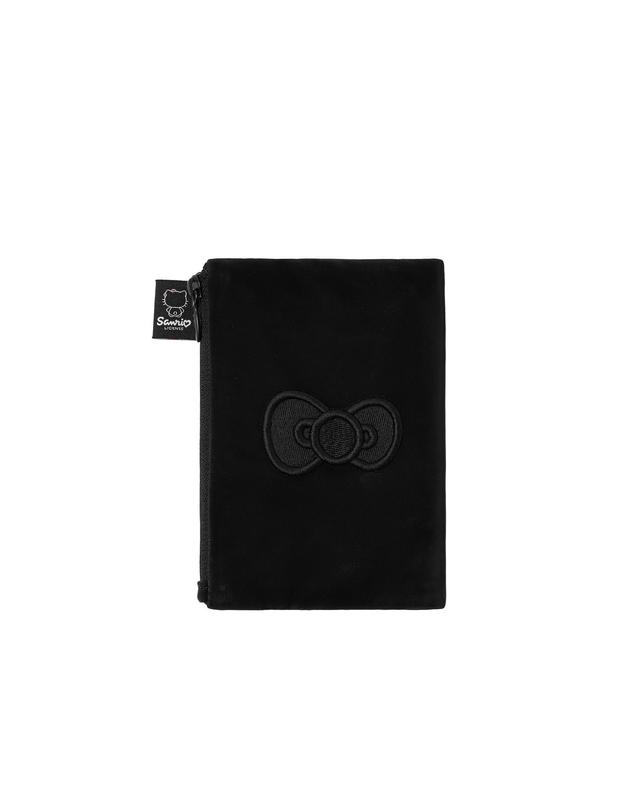 조셉앤스테이시 Haze Travel Wallet Hello Kitty Black 착용컷
