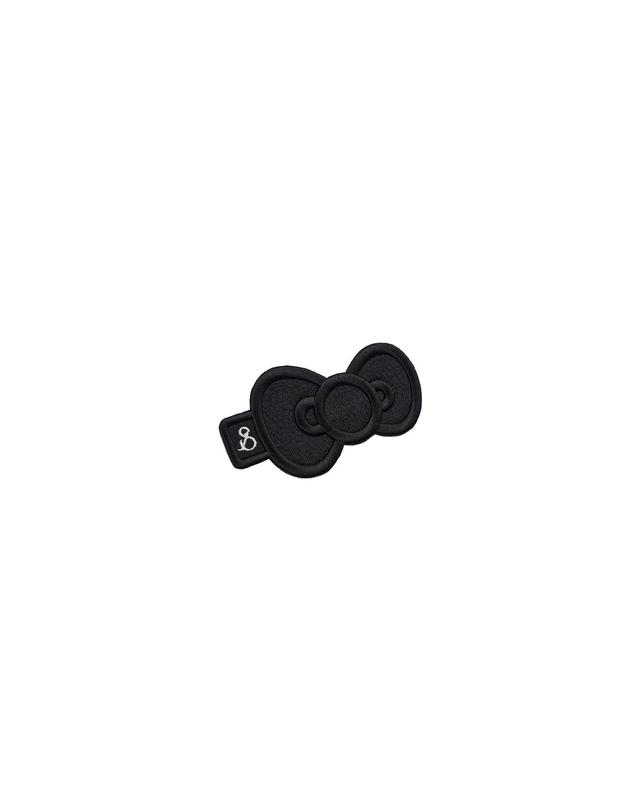 조셉앤스테이시 Lucky Hello Kitty Ribbon Embroidery Wappen Black 착용컷