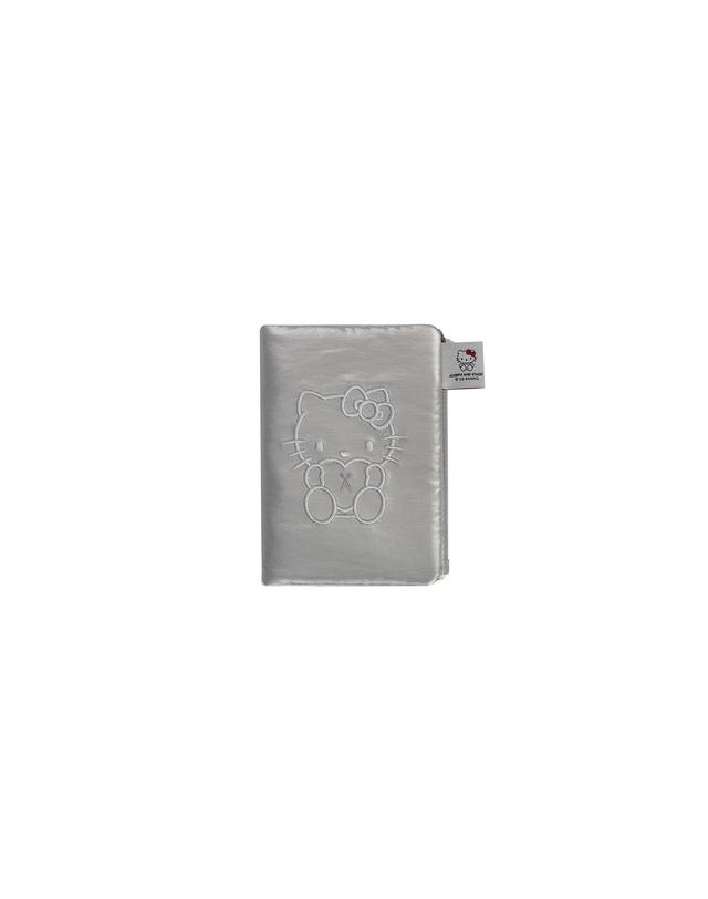 조셉앤스테이시 Sleek Travel Wallet Hello Kitty Silver 착용컷