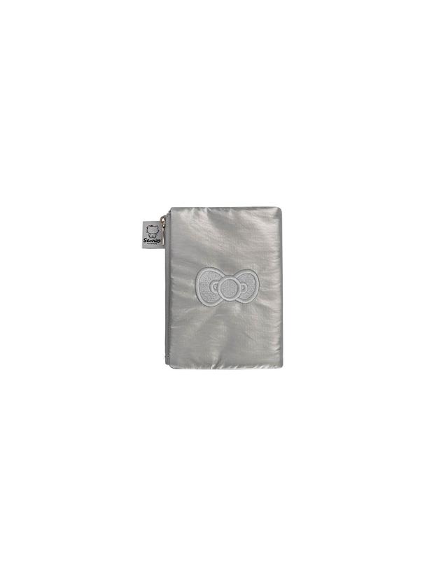 조셉앤스테이시 Sleek Travel Wallet Hello Kitty Silver 착용컷