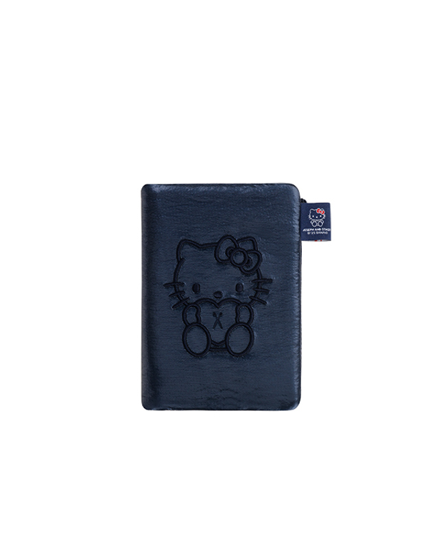 조셉앤스테이시 Sleek Travel Wallet Hello Kitty Navy 착용컷