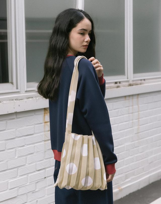 조셉앤스테이시 Lucky Pleats Knit Crossbody M Dot (ALL) 착용컷
