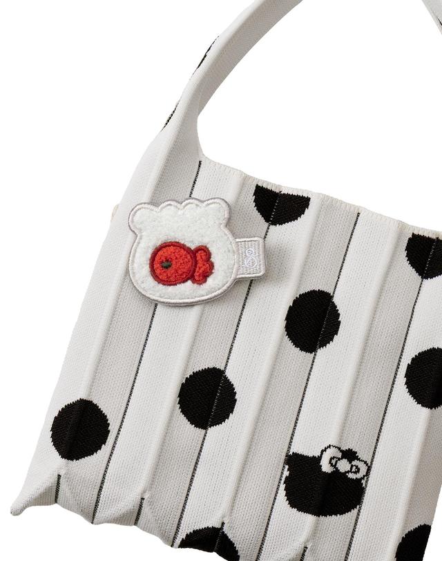 조셉앤스테이시 Lucky Hello Kitty Boucle Wappen Goldfish 착용컷