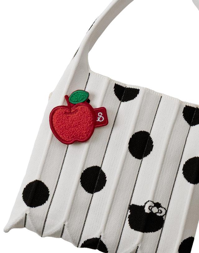 조셉앤스테이시 Lucky Hello Kitty Boucle Wappen Apple 착용컷