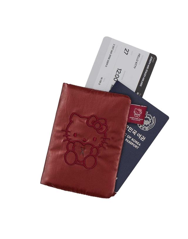 조셉앤스테이시 Sleek Travel Wallet Hello Kitty Red 착용컷