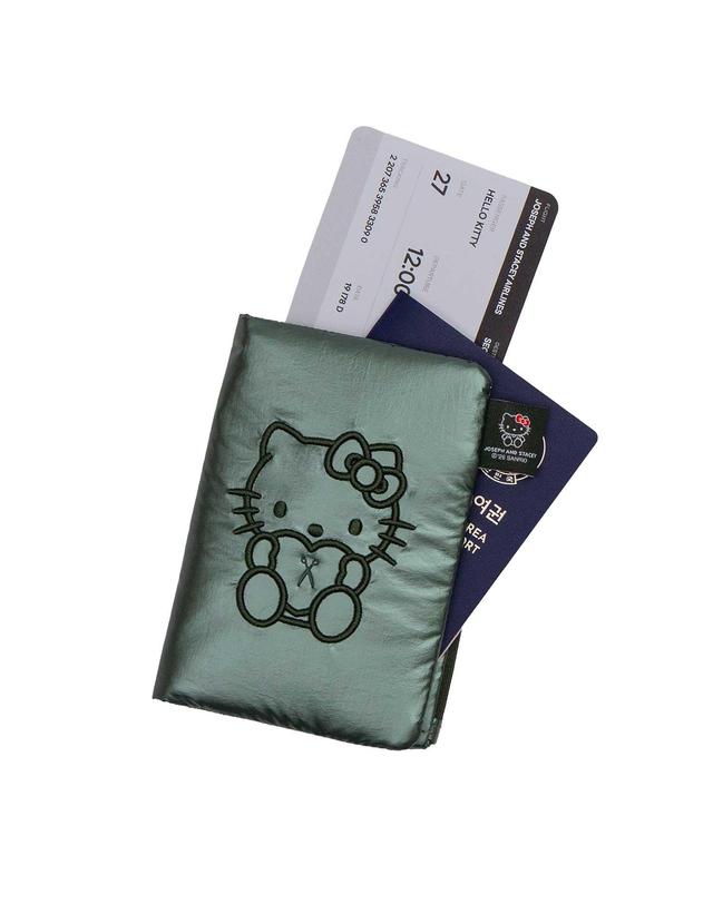 조셉앤스테이시 Sleek Travel Wallet Hello Kitty Green 착용컷