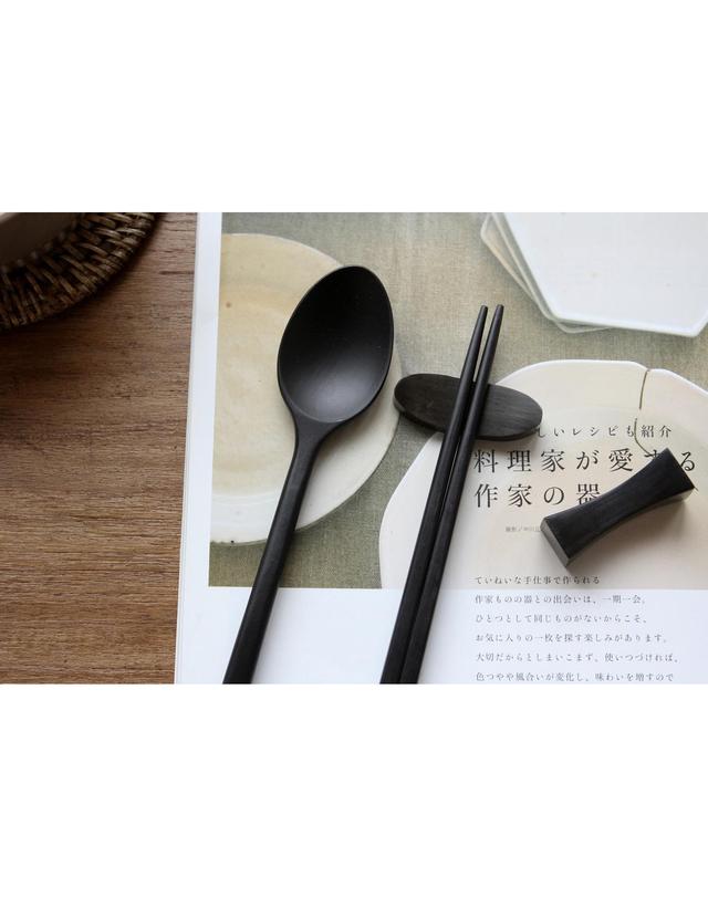 카모메키친 천연 옻칠 흑단 수저세트 착용컷