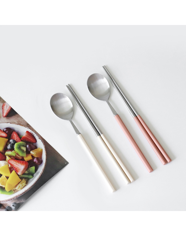 카모메키친 연예인수저 카모메키친 컬러무드 숟가락 젓가락 수저세트 착용컷