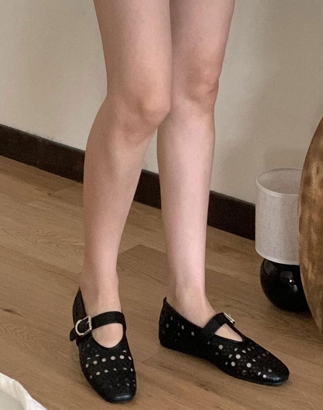 어썸듀 Bucco Flatshoes_ADM005 블랙 착용컷