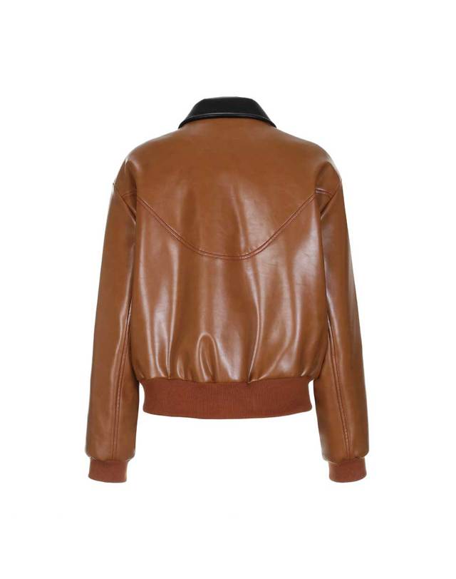퓨처레트로 (UNISEX) STADIUM LEATHER JUMPER / MEN 브라운 착용컷