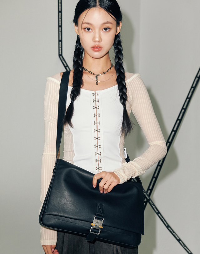 닐링 5PM30 Large Bag _ Black 블랙 착용컷