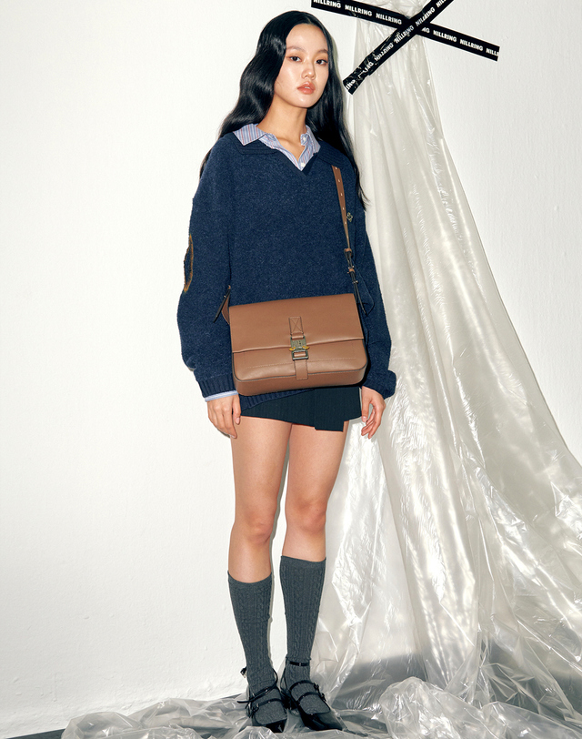 닐링 5PM30 Bag _ Ash Brown 브라운 착용컷
