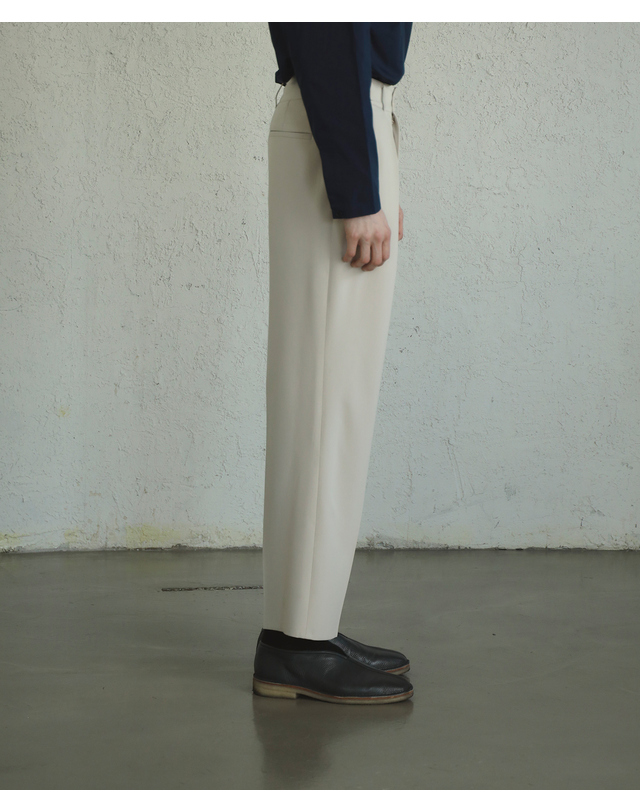 필시크 REVERSE 2PLEATS PANTS (Ivory) 아이보리 착용컷