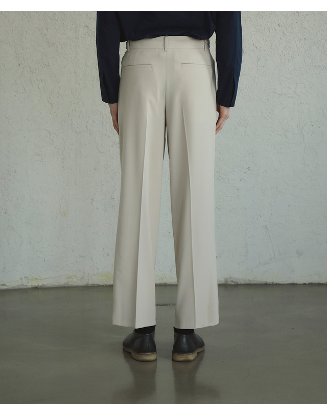 필시크 REVERSE 2PLEATS PANTS (Ivory) 아이보리 착용컷