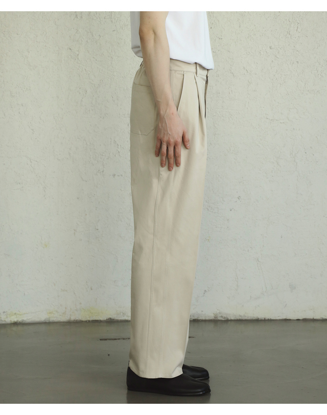 필시크 SIDE CUT BANDING CHINO PANTS (IVORY) 아이보리 착용컷