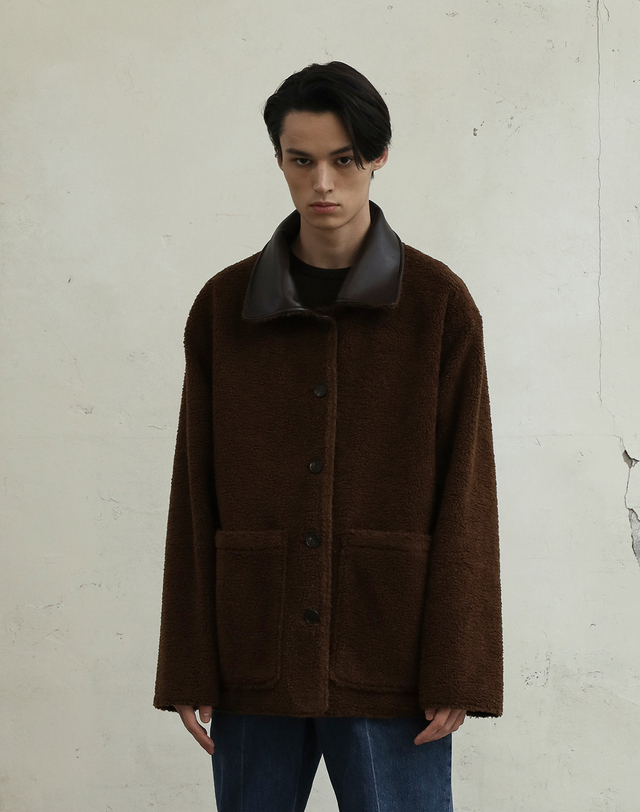 필시크 REVERSIBLE SHEARLING JACKET(DARK BROWN) 브라운 착용컷