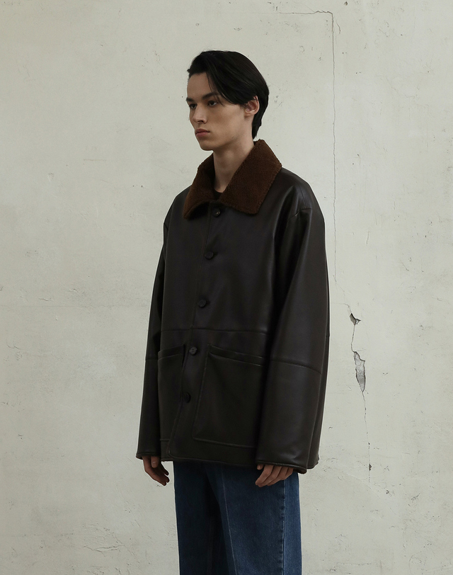 필시크 REVERSIBLE SHEARLING JACKET(DARK BROWN) 브라운 착용컷