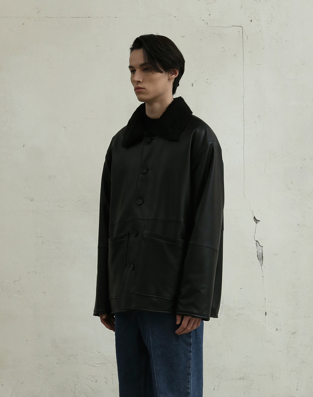 필시크 REVERSIBLE SHEARLING JACKET(BLACK) 블랙 착용컷