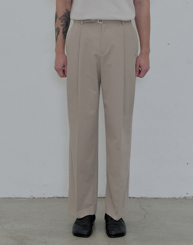 필시크 SOLOTEX BELTED TWO TUCK PANTS (Ivory) 오이스터 착용컷