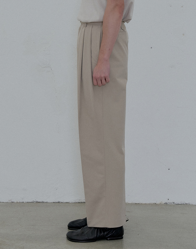 필시크 SOLOTEX BELTED TWO TUCK PANTS (Ivory) 오이스터 착용컷