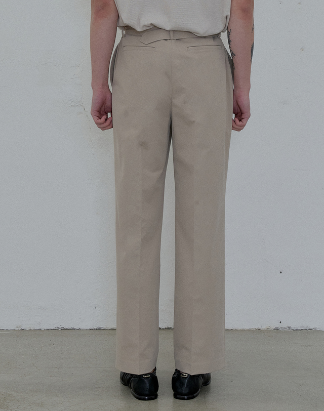 필시크 SOLOTEX BELTED TWO TUCK PANTS (Ivory) 오이스터 착용컷