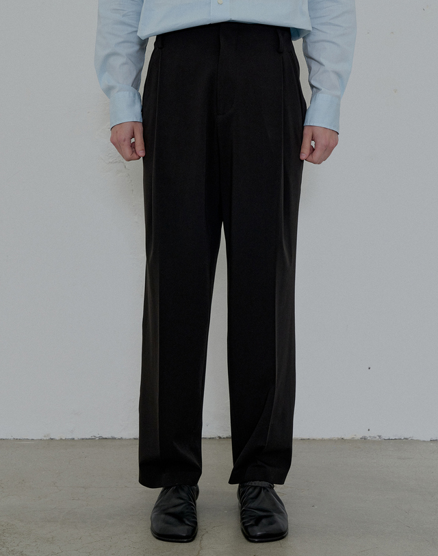 필시크 NO -OBI ONE TUCK PANTS (Black) 블랙 착용컷