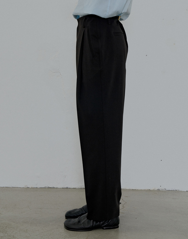 필시크 NO -OBI ONE TUCK PANTS (Black) 블랙 착용컷