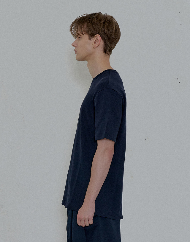필시크 ORGANIC COTTON WAFFLE KNIT T-SHIRT (Navy) 네이비 착용컷