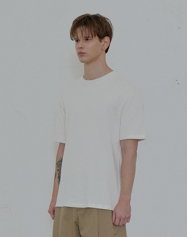 필시크 ORGANIC COTTON WAFFLE KNIT T-SHIRT (White) 화이트 착용컷