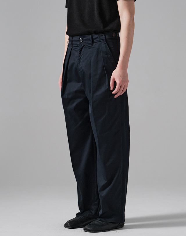 필시크 FORWARD TWO PLEATS PANTS (NAVY) 네이비 착용컷