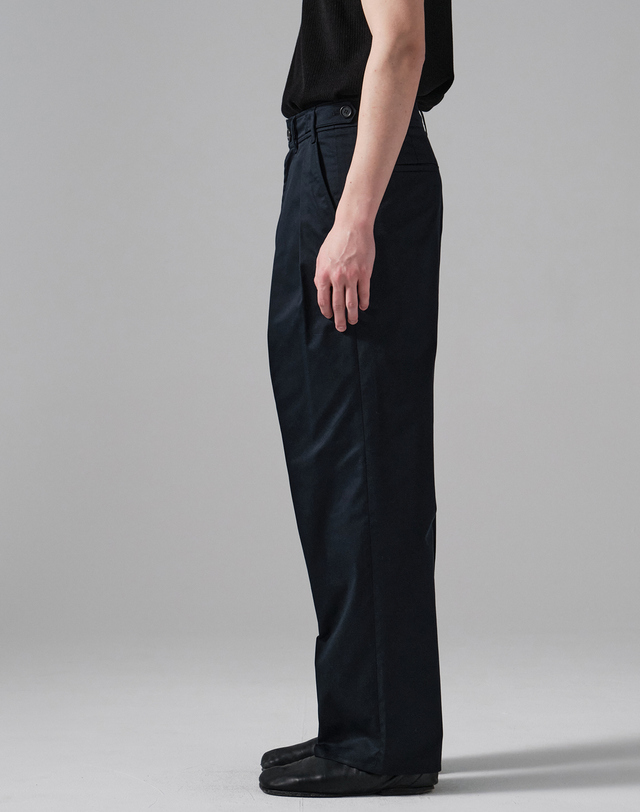 필시크 FORWARD TWO PLEATS PANTS (NAVY) 네이비 착용컷