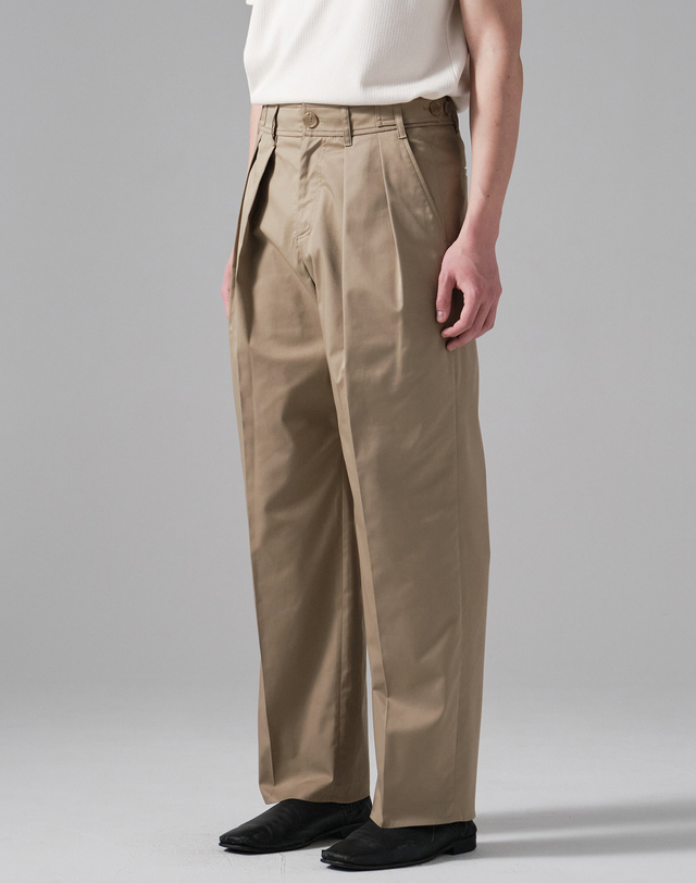 필시크 FORWARD TWO PLEATS PANTS (Beige) 베이지 착용컷