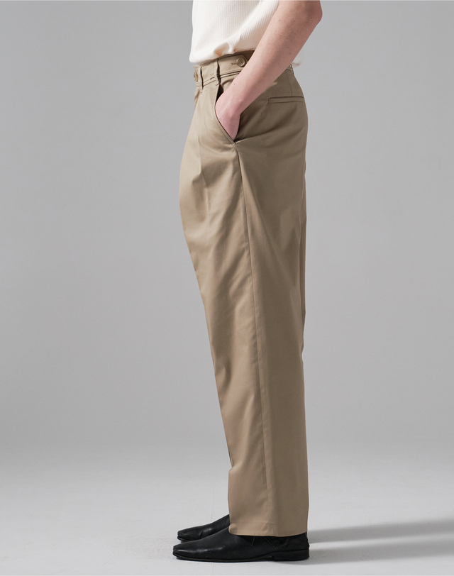 필시크 FORWARD TWO PLEATS PANTS (Beige) 베이지 착용컷