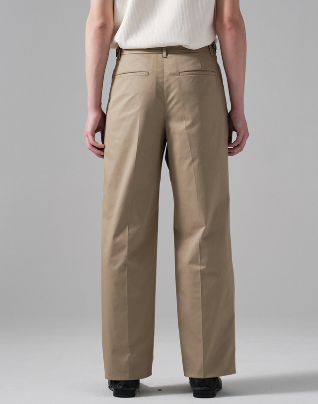 필시크 FORWARD TWO PLEATS PANTS (Beige) 베이지 착용컷