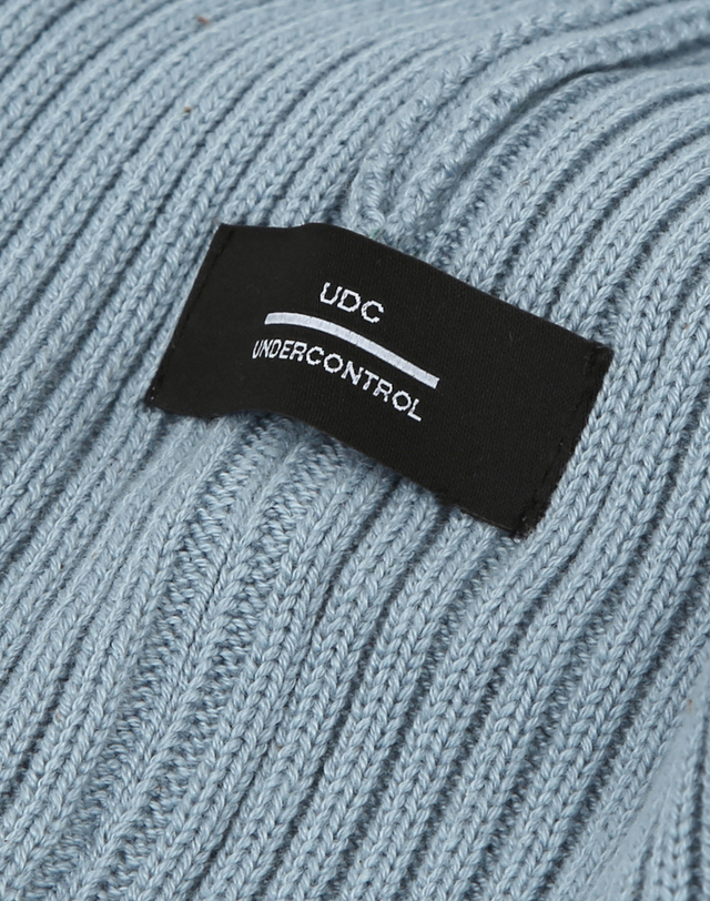 언더컨트롤 BEANIE / CROSS BOX LOGO / L SKY 착용컷