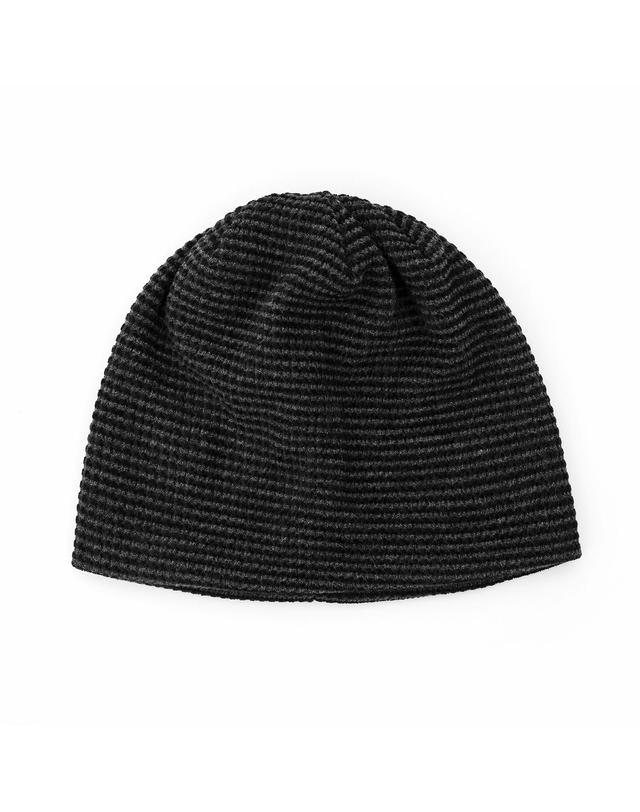 언더컨트롤 모노톤 스트라이프 와플 니트 방한 숏비니 NO CUFF THICK WINTER HAT / BRUSHED BLOCK / CHARCOAL BLACK 착용컷