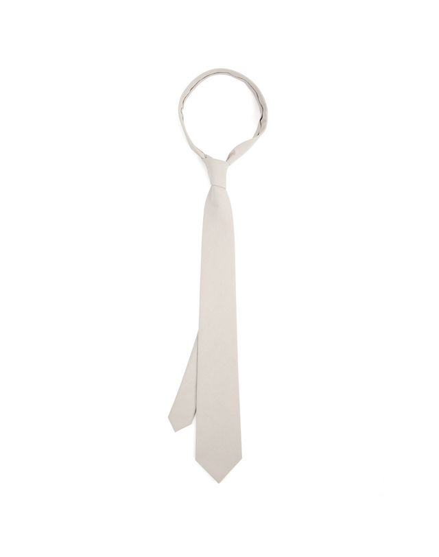 언더컨트롤 스튜디오 슬림핏 넥타이 SLIM NECK TIE / ROUGH LINEN / L GREY 착용컷