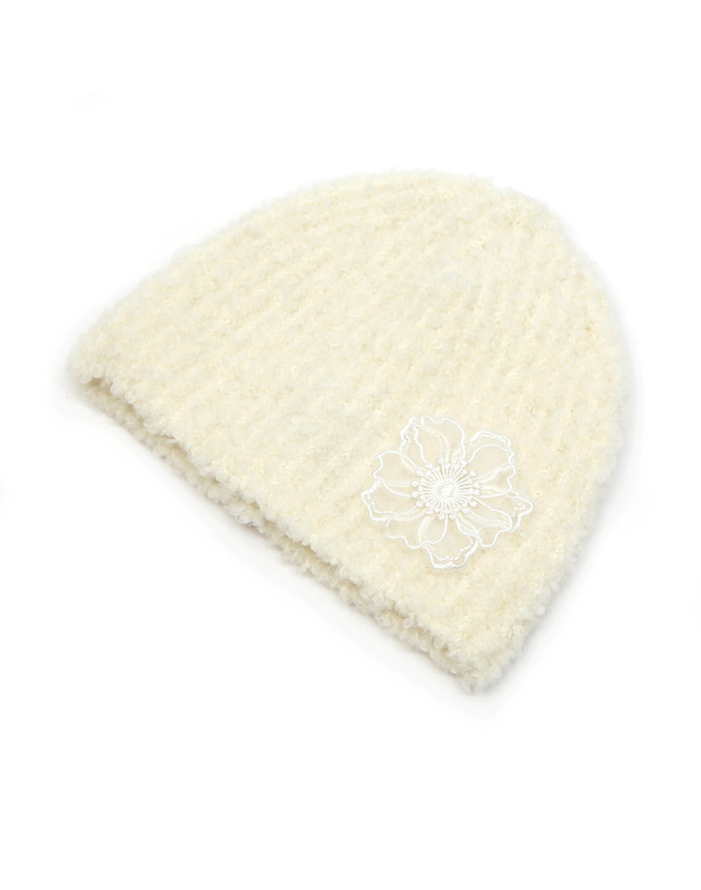 언더컨트롤 스튜디오 겨울 부클 비니 FLOWER SINGLE BEANIE / MOHAIR BOUCLE / CREAM 착용컷