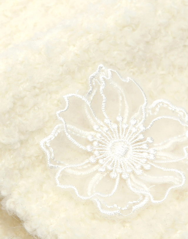 언더컨트롤 스튜디오 겨울 부클 비니 FLOWER SINGLE BEANIE / MOHAIR BOUCLE / CREAM 착용컷
