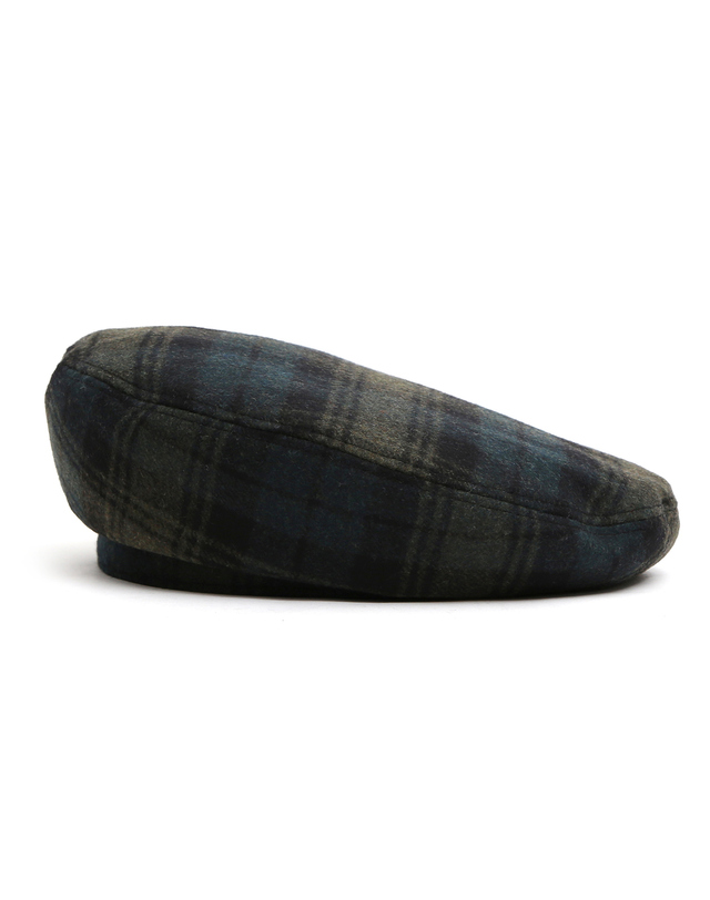 언더컨트롤 스튜디오 겨울 체크패턴 베레모 FULL MOON BERET / WOOL CHECK / FOREST GREEN 착용컷